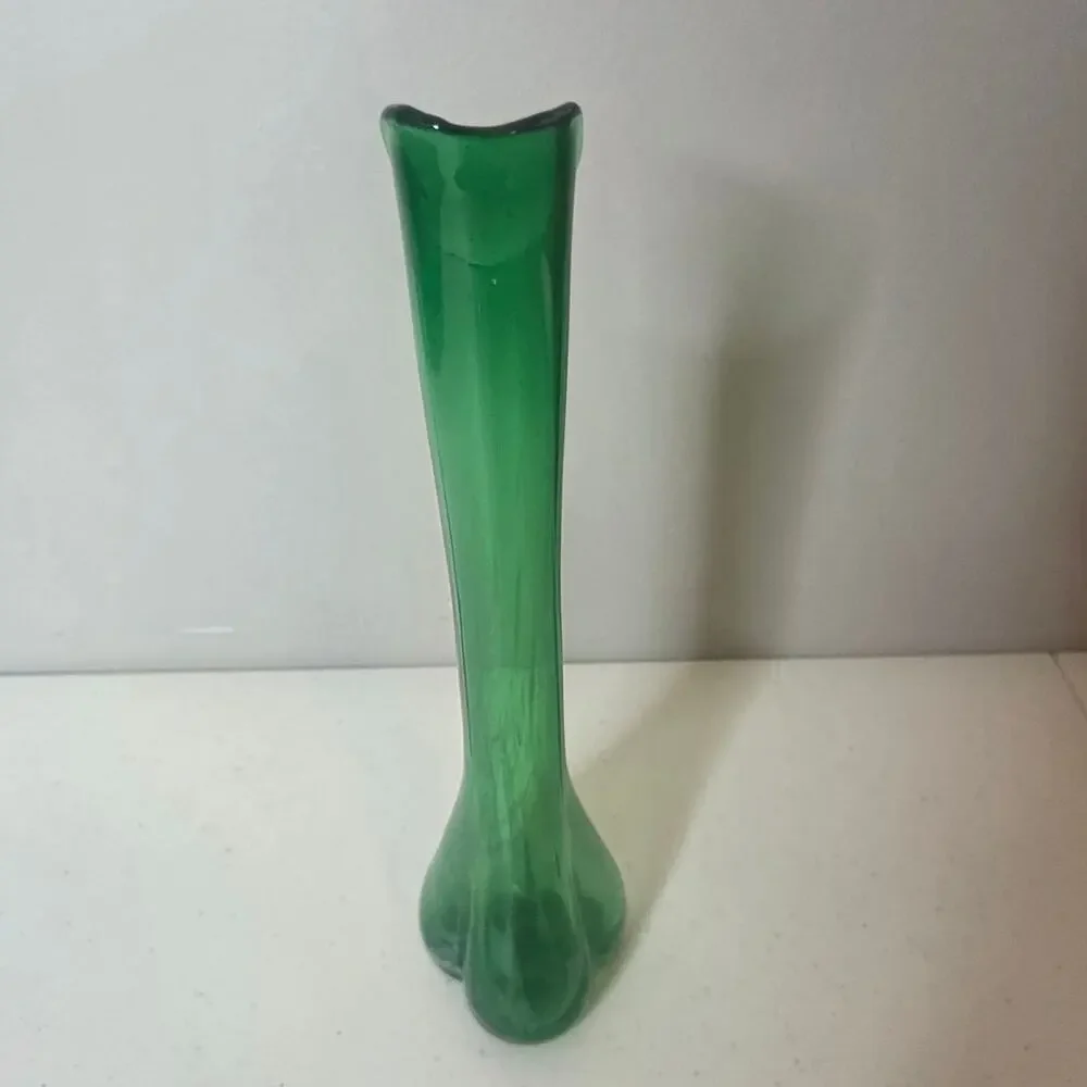 Vintage Lefton Green Swelled Tri-Foil Swung Glass Rose Vase